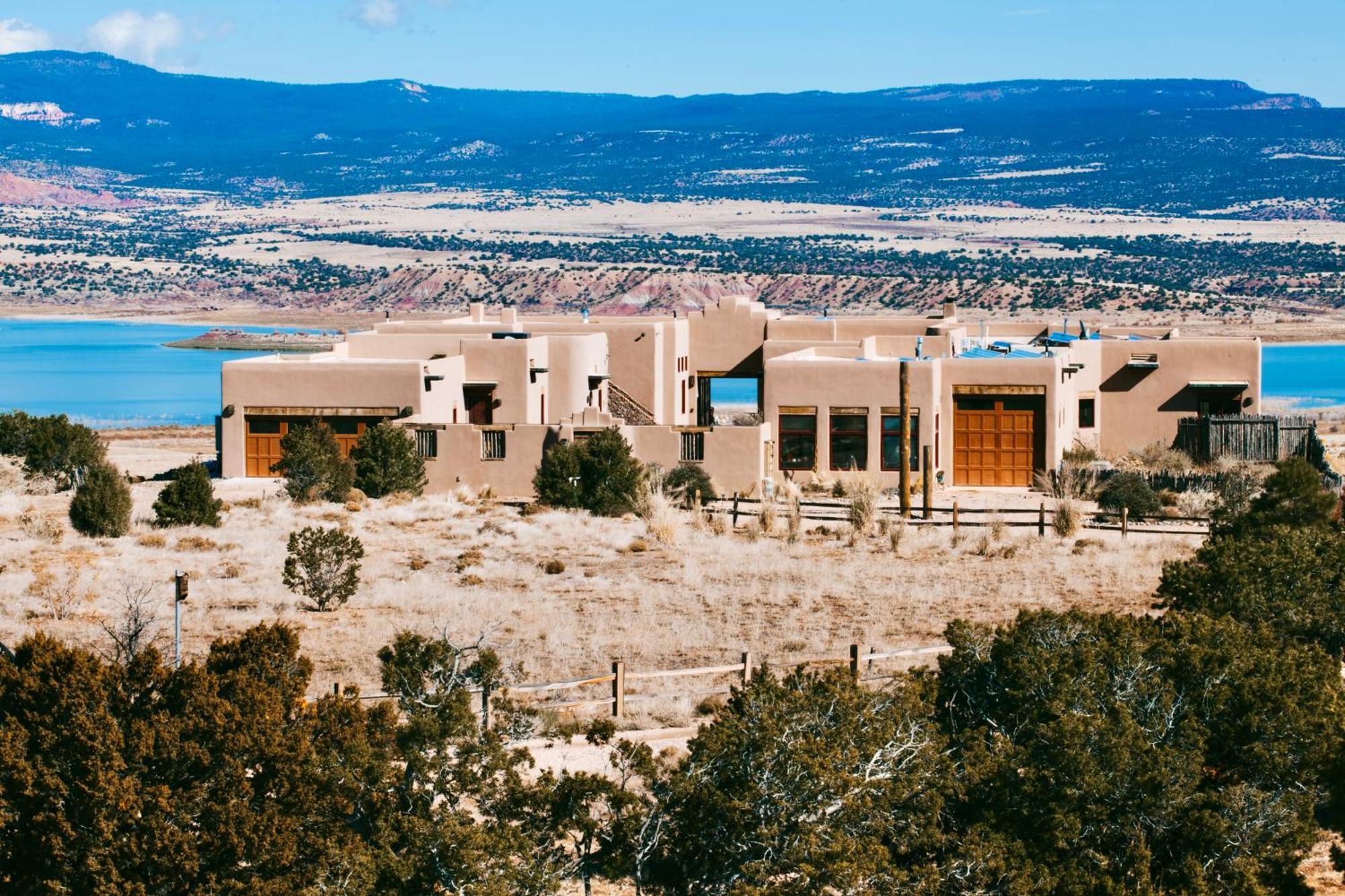 The Grand Hacienda Inn With Breakfast Abiquiu Exterior photo